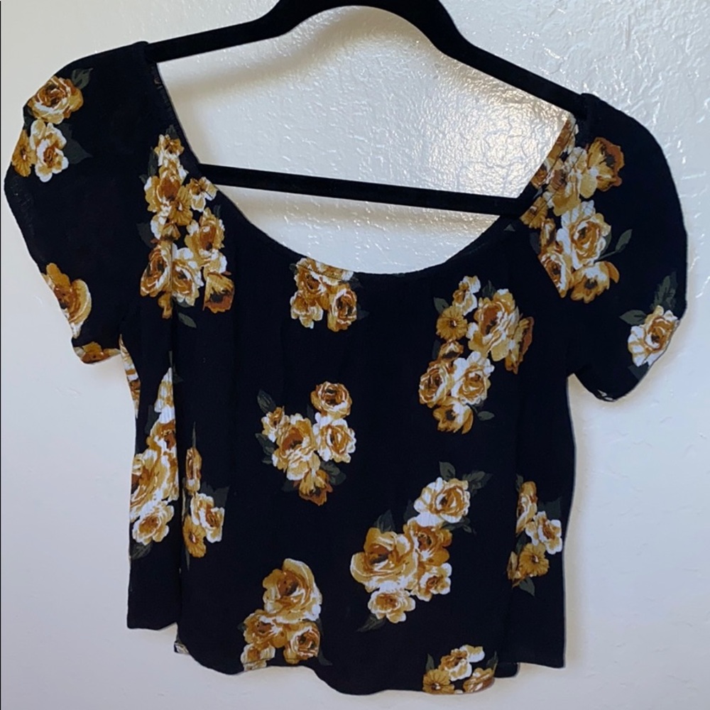 Forever 21 Black Floral off the shoulder crop top size Small